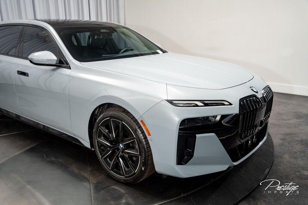 BMW 7 Series - Thumbnail 2
