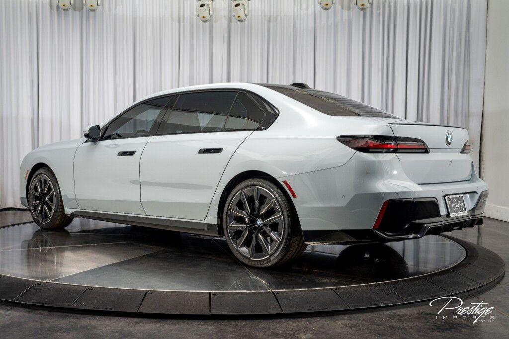 BMW 7 Series - Thumbnail 13