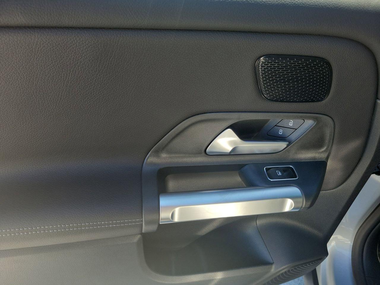 Mercedes-Benz Glb 250 - Thumbnail 10