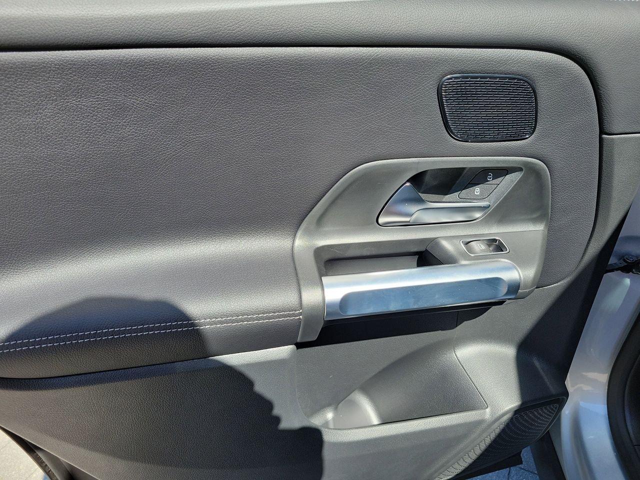 Mercedes-Benz Glb 250 - Thumbnail 9