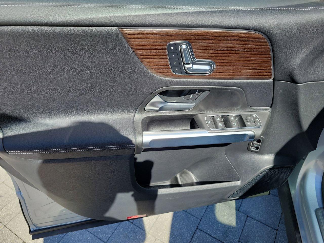 Mercedes-Benz Glb 250 - Thumbnail 17