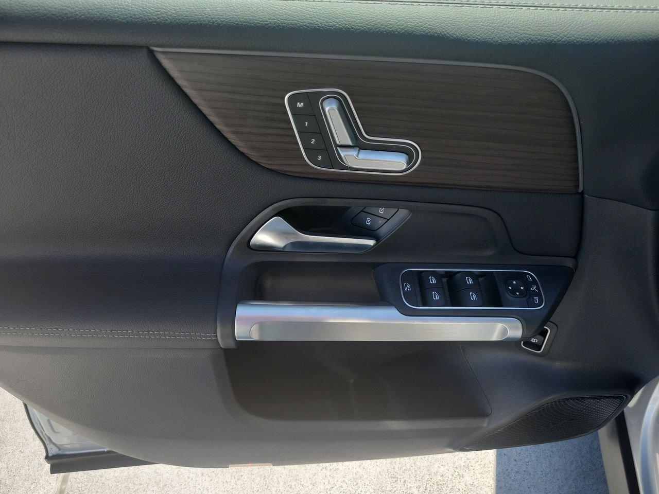 Mercedes-Benz Glb 250 - Thumbnail 18