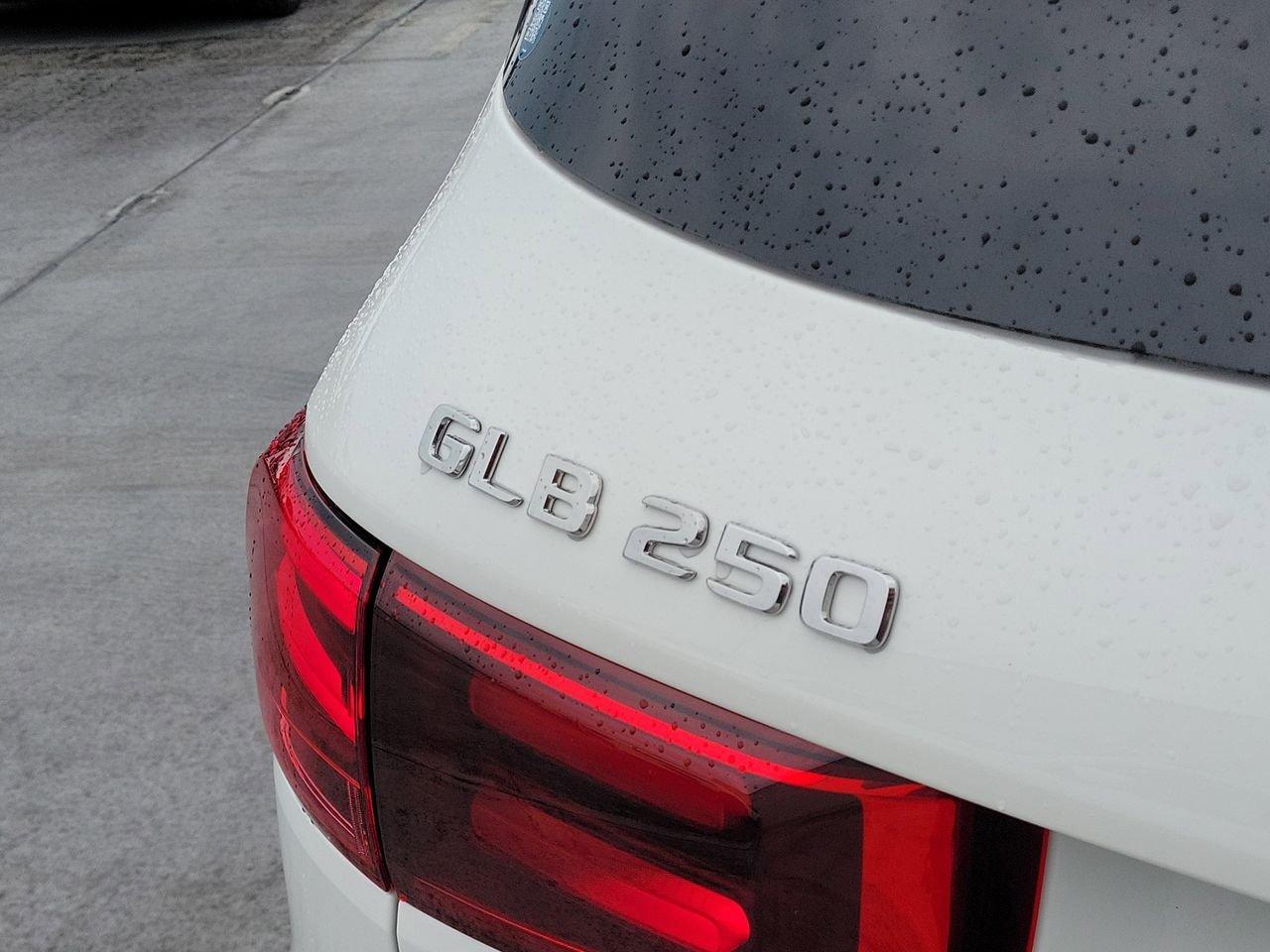 Mercedes-Benz Glb 250 - Thumbnail 8