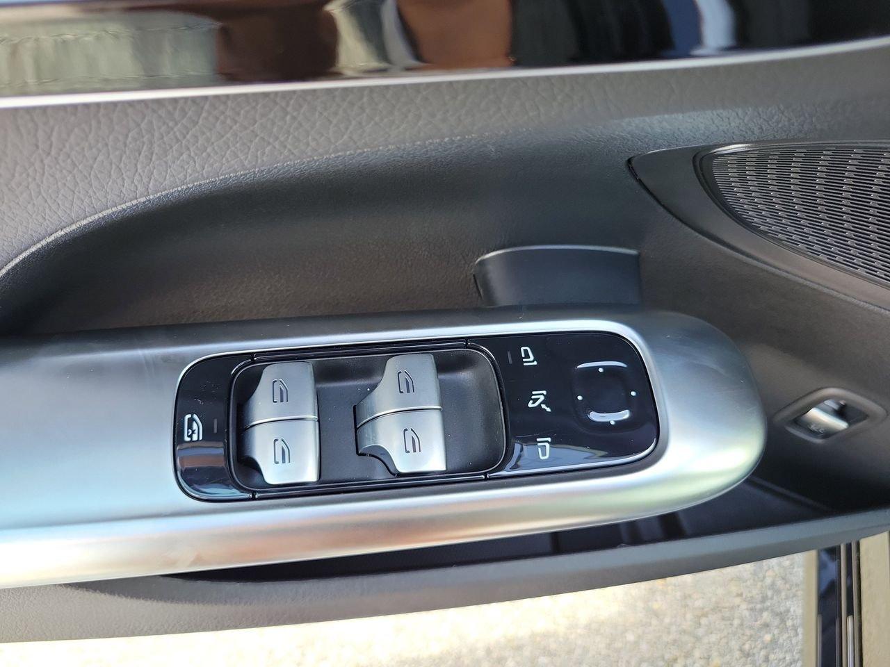 Mercedes-Benz C 300 - Thumbnail 19