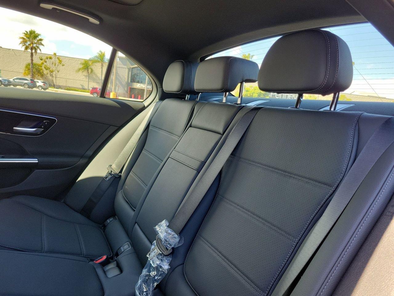 Mercedes-Benz C 300 - Thumbnail 14