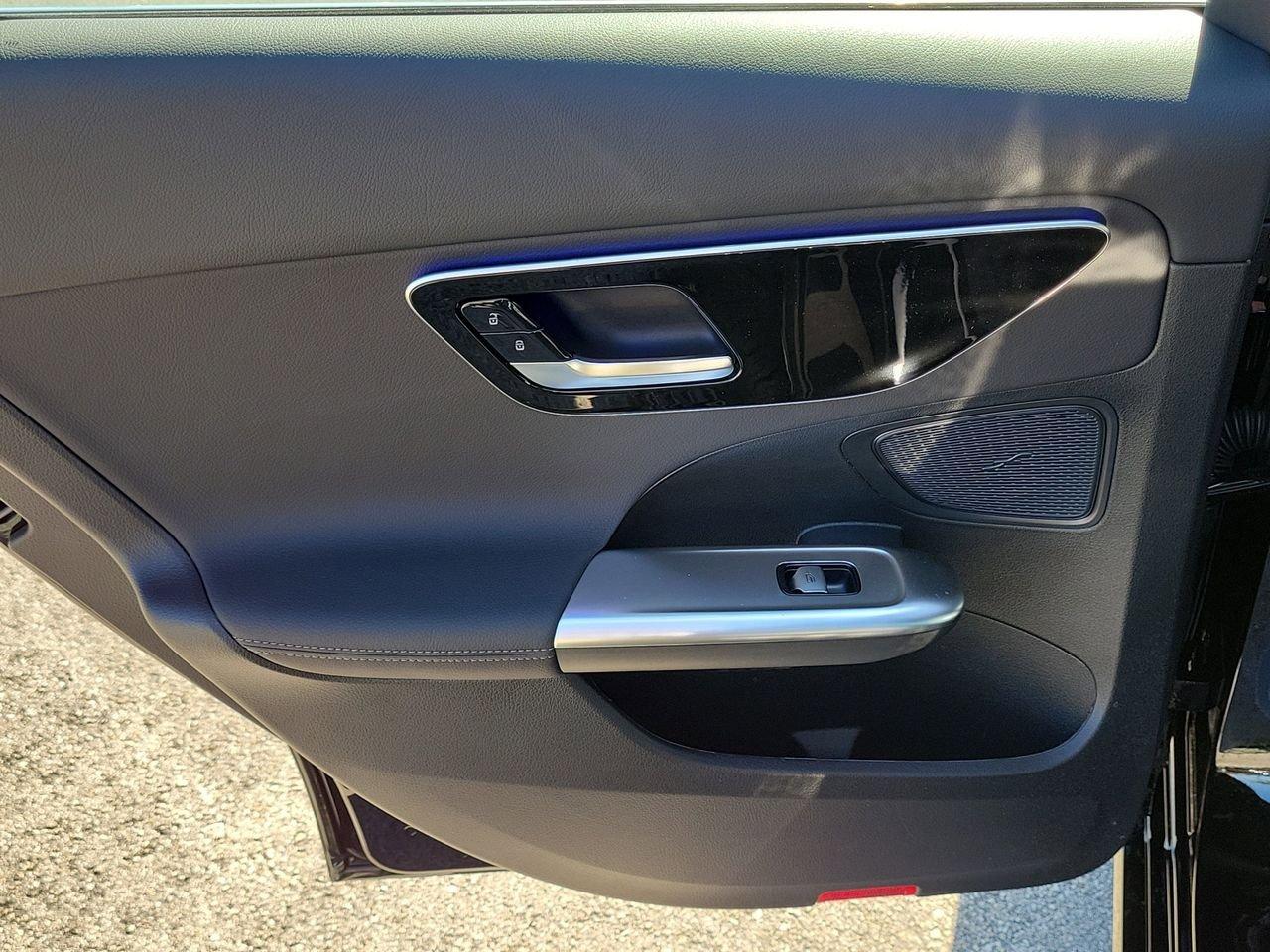 Mercedes-Benz C 300 - Thumbnail 12