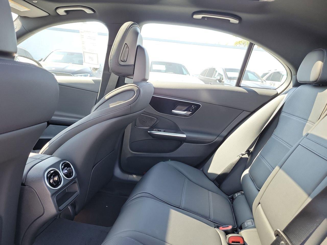 Mercedes-Benz C 300 - Thumbnail 11