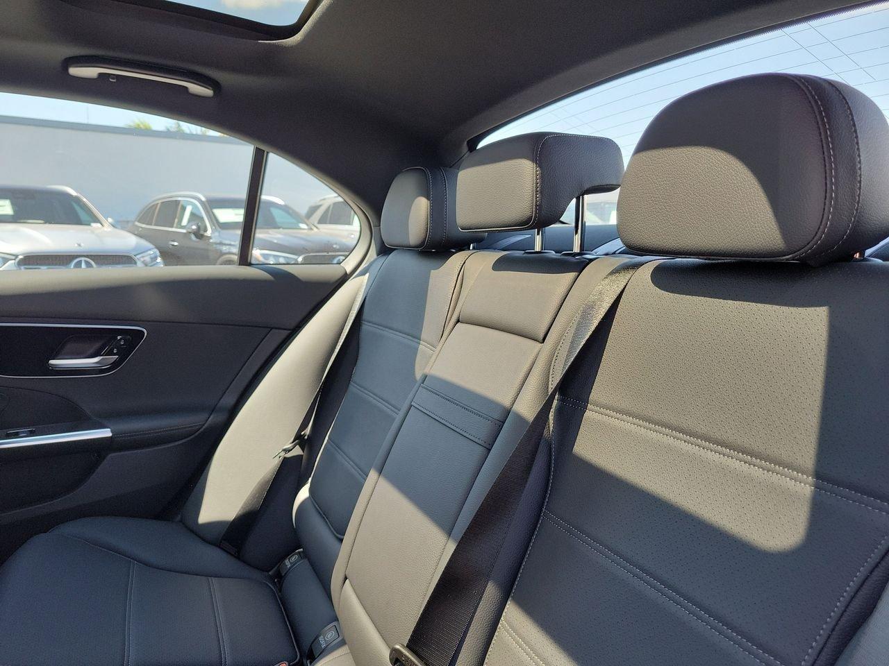 Mercedes-Benz C 300 - Thumbnail 10