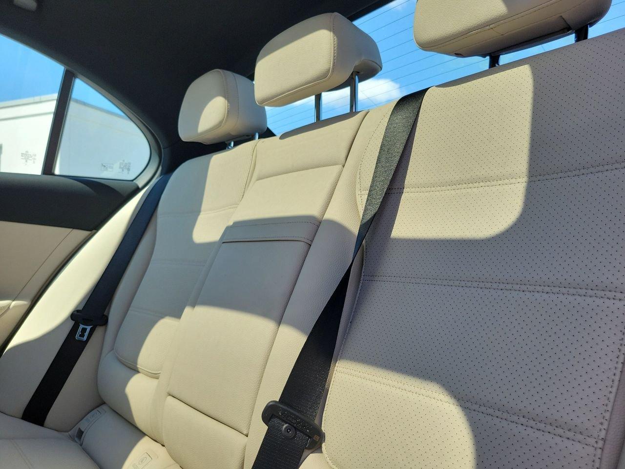 Mercedes-Benz C 300 - Thumbnail 11