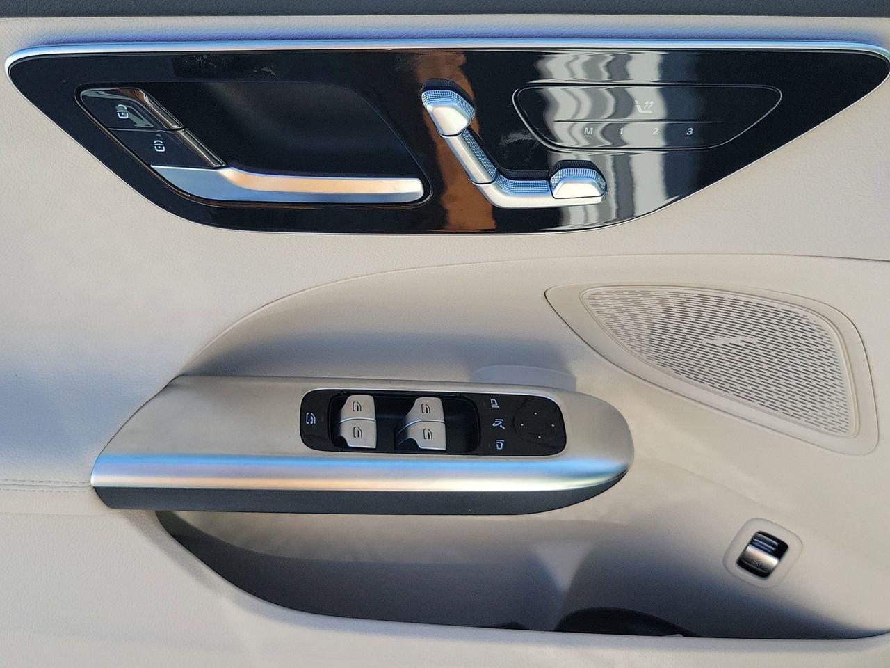 Mercedes-Benz C 300 - Thumbnail 18