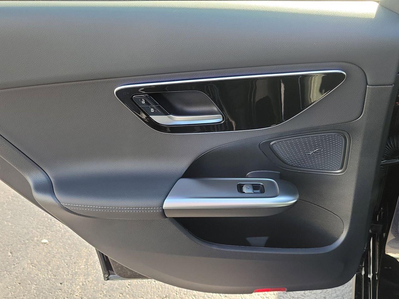 Mercedes-Benz C 300 - Thumbnail 10