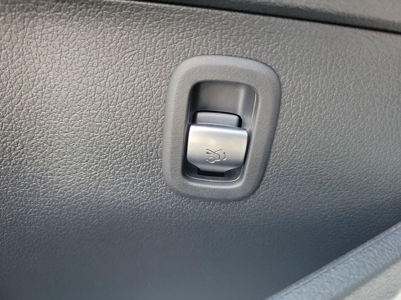 Mercedes-Benz C 300 - Thumbnail 20