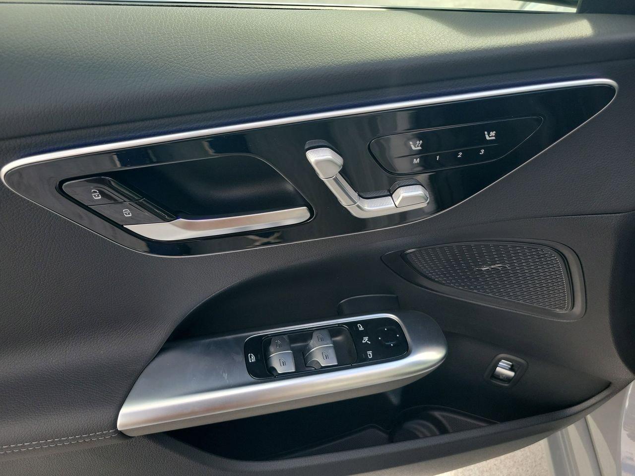 Mercedes-Benz C 300 - Thumbnail 18