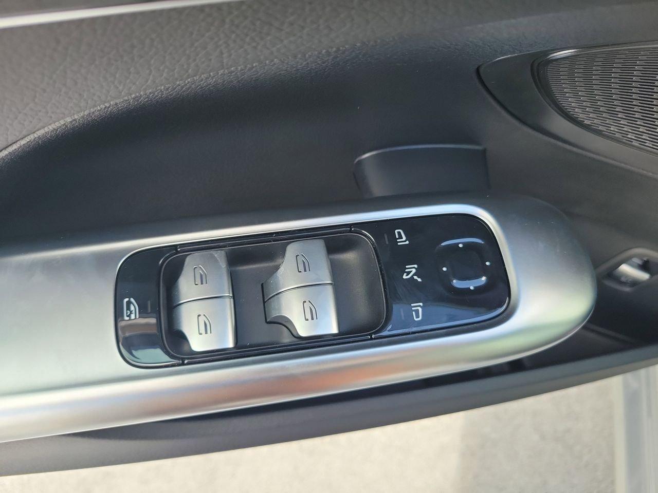 Mercedes-Benz C 300 - Thumbnail 19