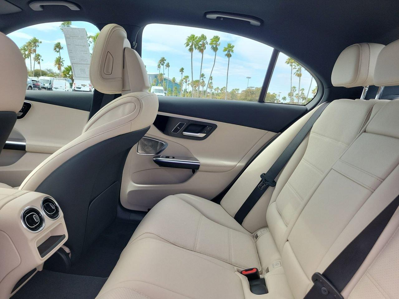 Mercedes-Benz C 300 - Thumbnail 12