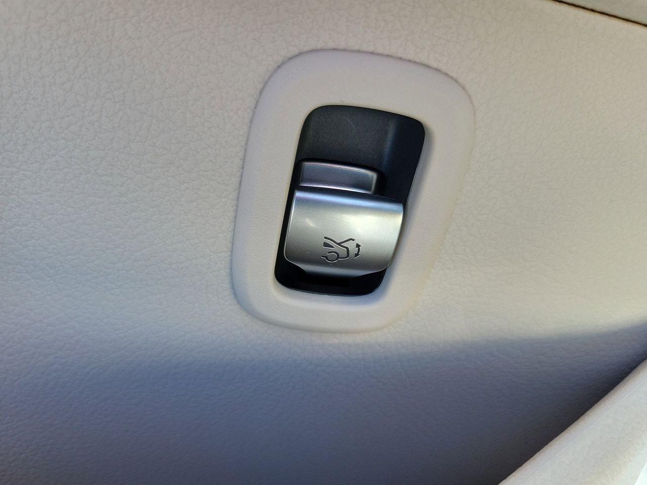 Mercedes-Benz C 300 - Thumbnail 19