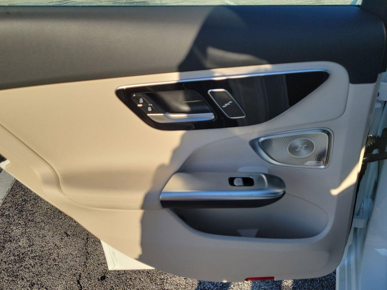 Mercedes-Benz C 300 - Thumbnail 11