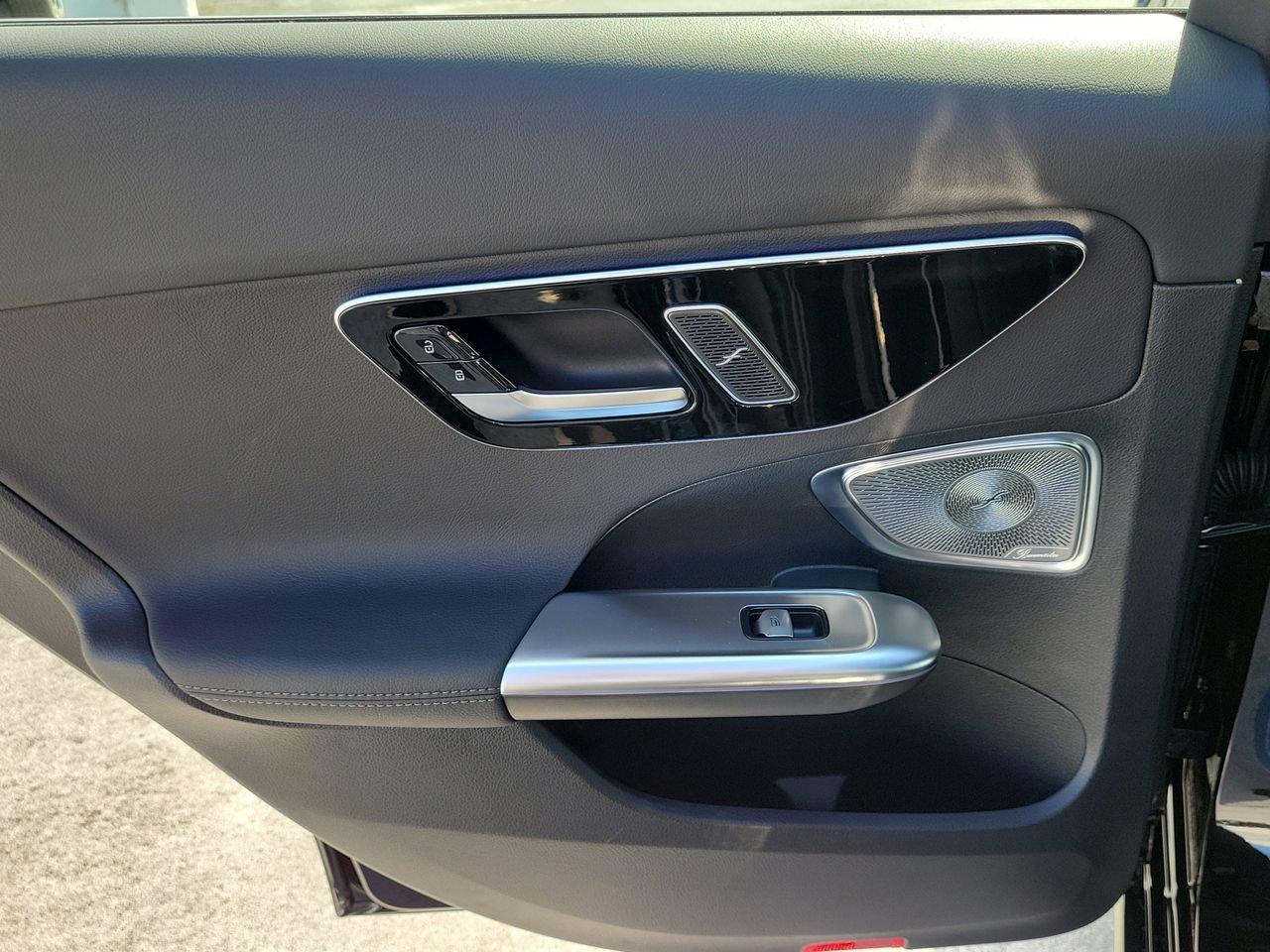 Mercedes-Benz C 300 - Thumbnail 12