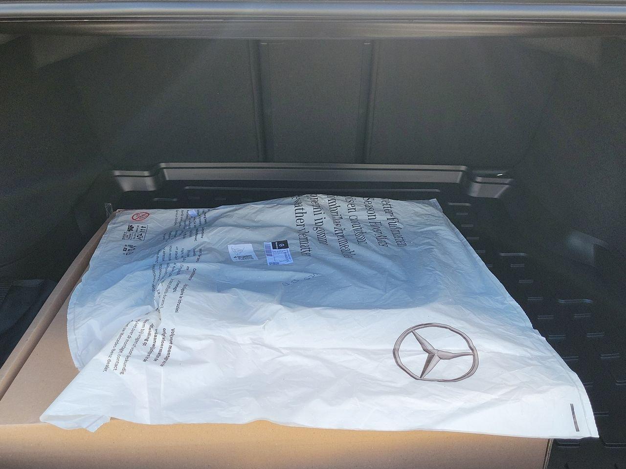 Mercedes-Benz C 300 - Thumbnail 9