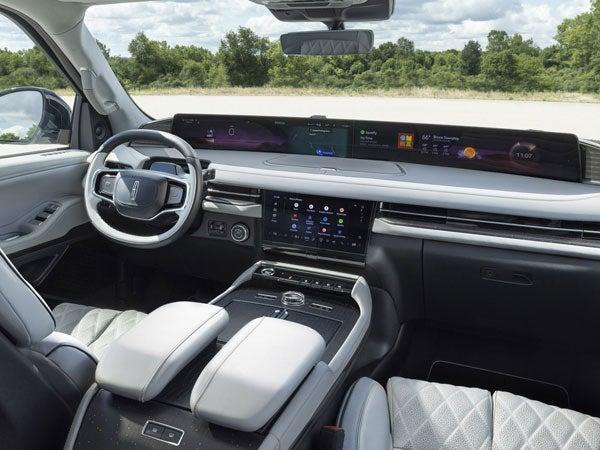 Lincoln Navigator Review - Thumbnail 5