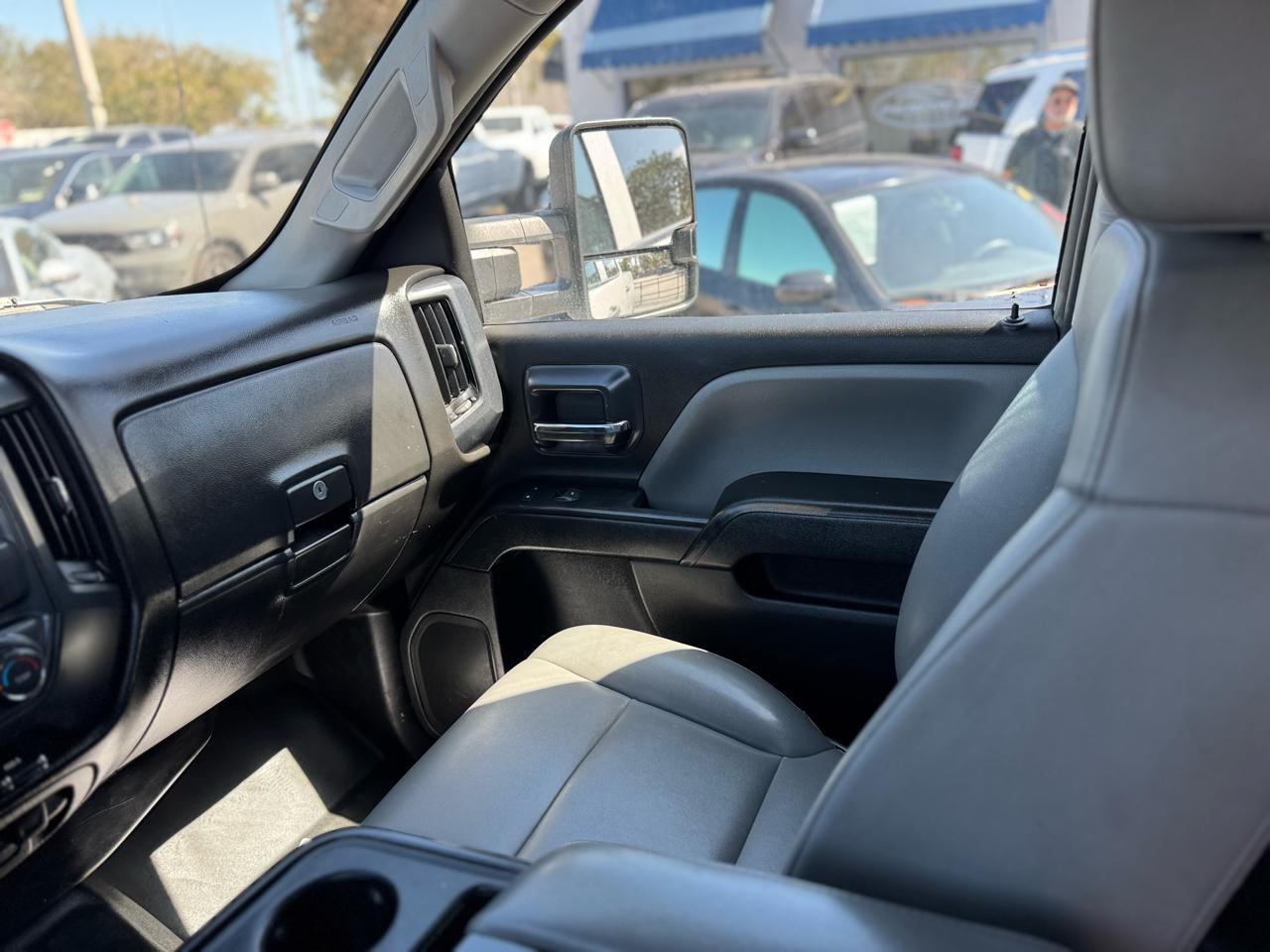 Chevrolet Silverado 2500Hd - Thumbnail 13