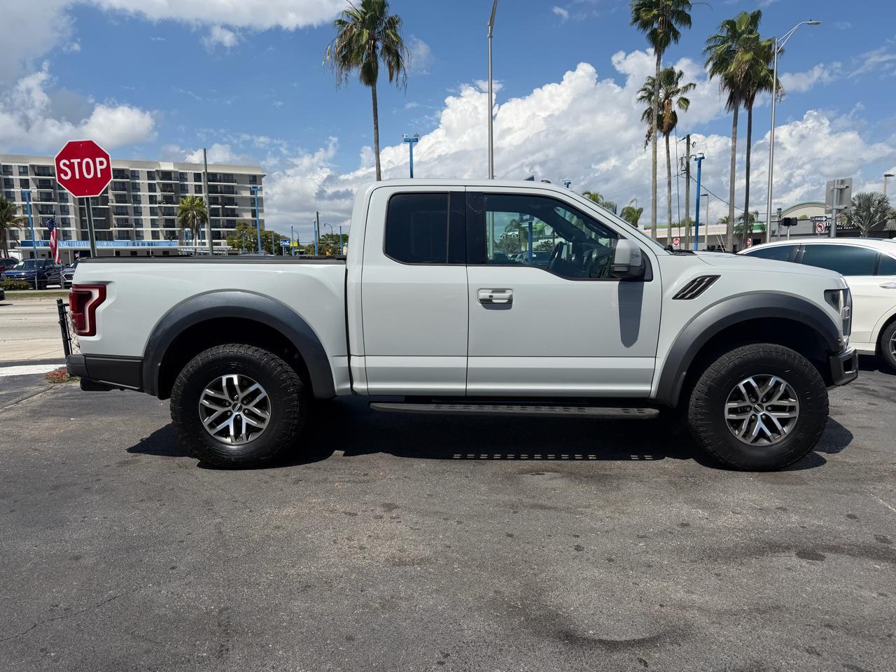 Ford F-150 4Wd Supercab 133" Svt Raptor - Thumbnail 3