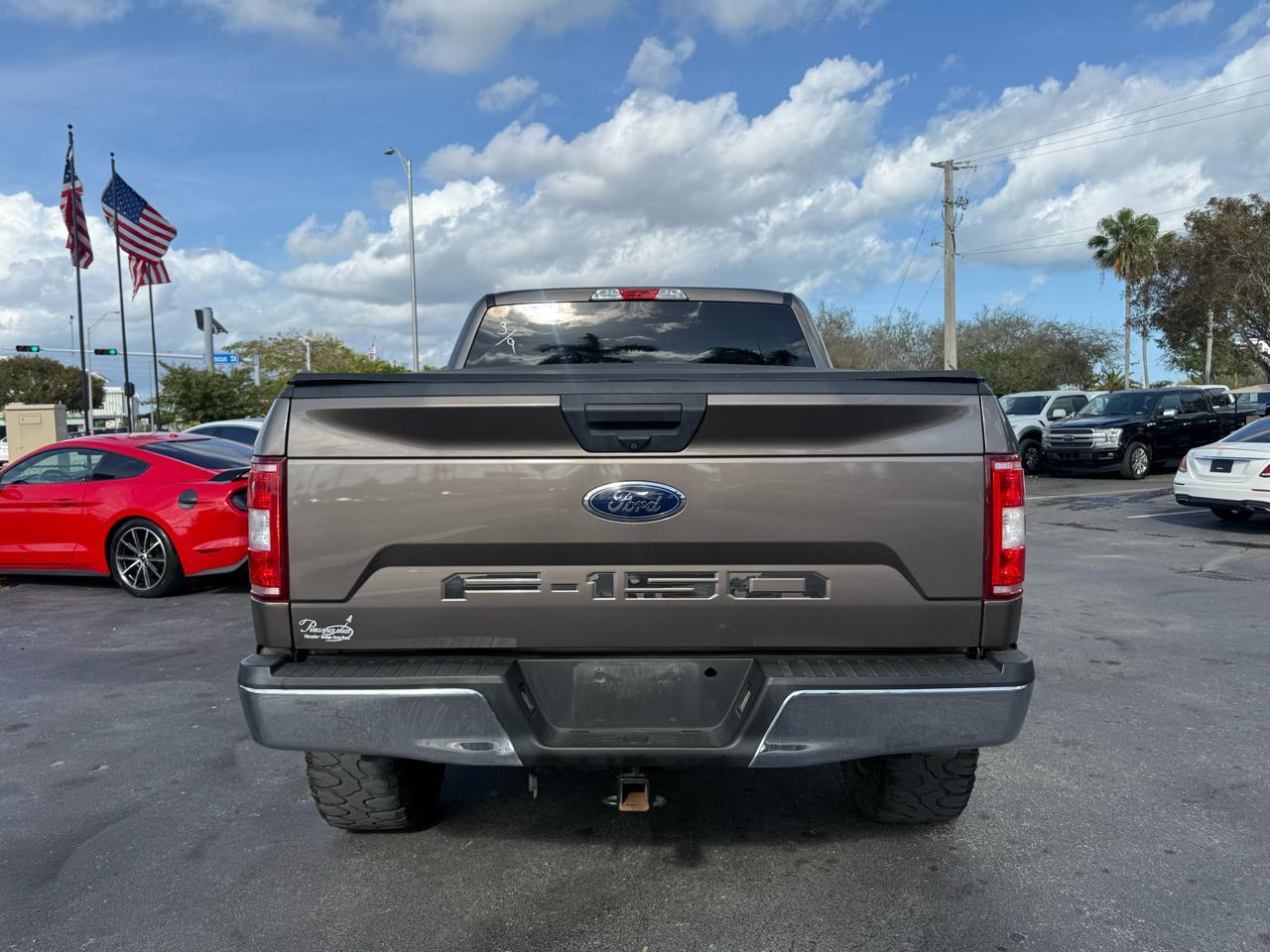 Ford F-150 4Wd Supercrew 150" Xlt - Thumbnail 8