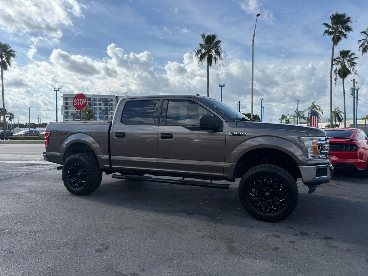 Ford F-150 4Wd Supercrew 150" Xlt - Thumbnail 4