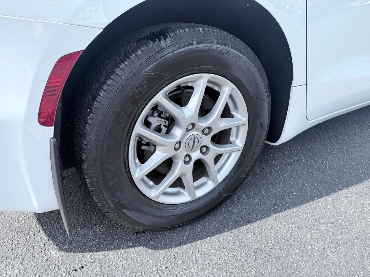 Chrysler Pacificatouring L Fwd - Thumbnail 6