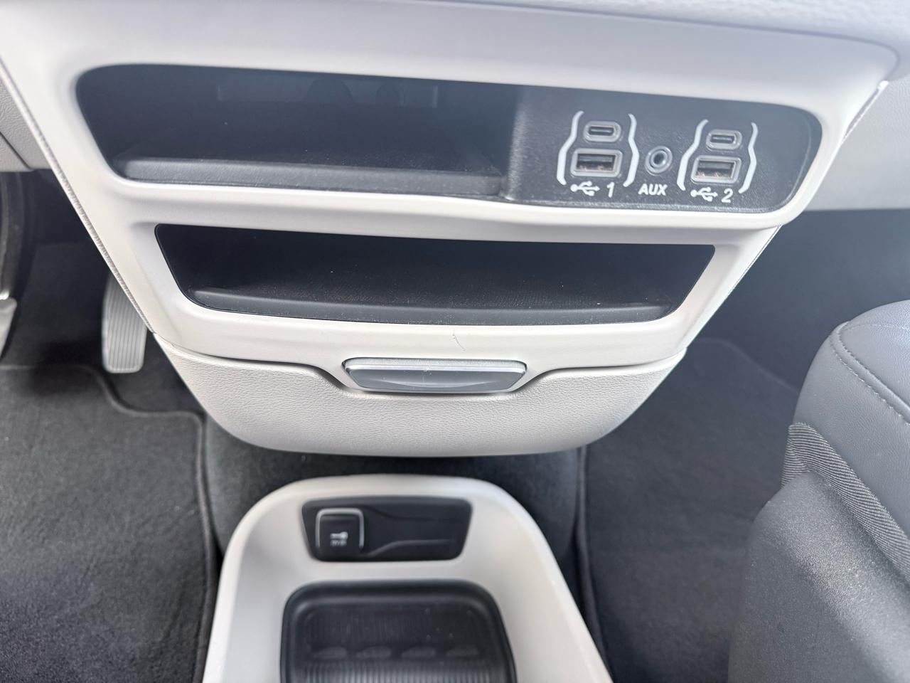 Chrysler Pacificatouring L Fwd - Thumbnail 13