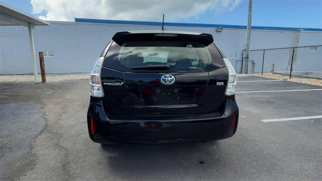 Toyota Prius V - Thumbnail 7