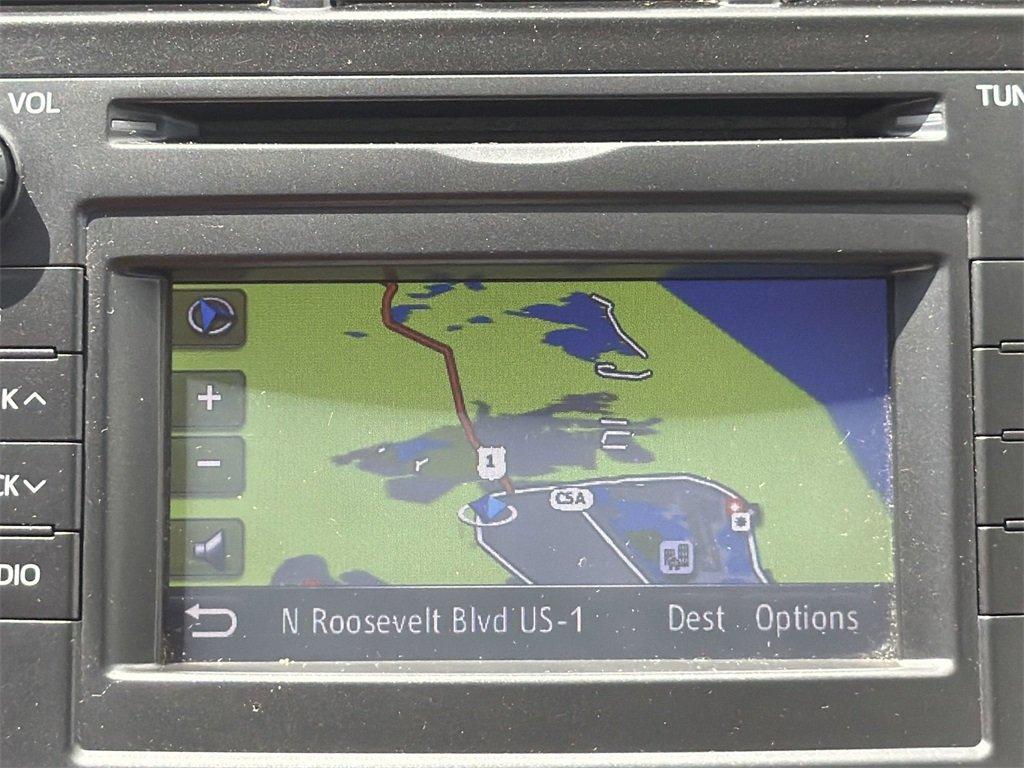 Toyota Prius V - Thumbnail 20