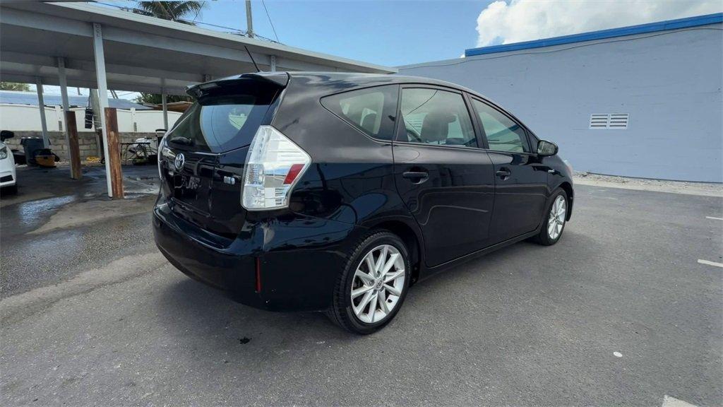 Toyota Prius V - Thumbnail 8