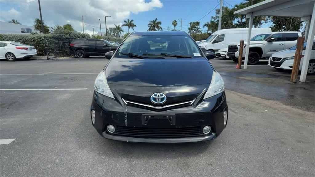 Toyota Prius V - Thumbnail 4