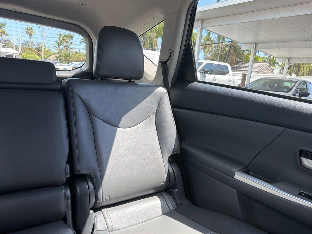 Toyota Prius V - Thumbnail 14