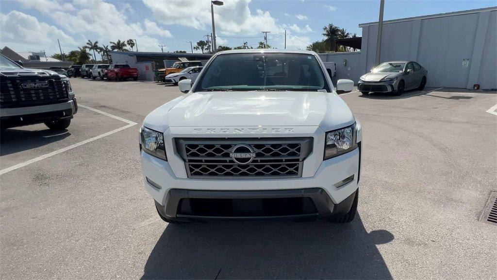 Nissan Frontier Sv Rwd Crew Cab - Thumbnail 4