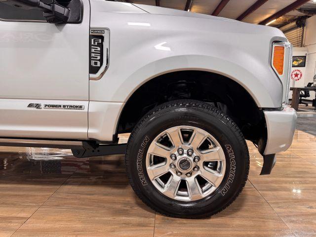 FORD F250 SUPER DUTY CREW CAB - Thumbnail 4