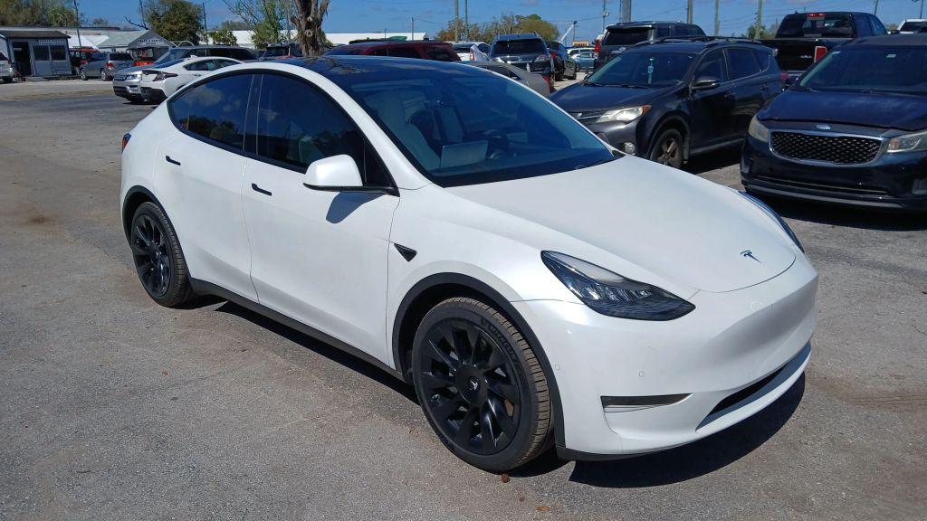 Tesla Model Y - Thumbnail 13