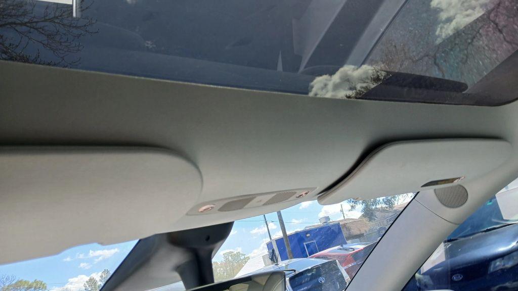 Tesla Model Y - Thumbnail 4