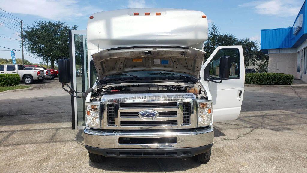 Ford E350 Super Duty Cutaway - Thumbnail 15