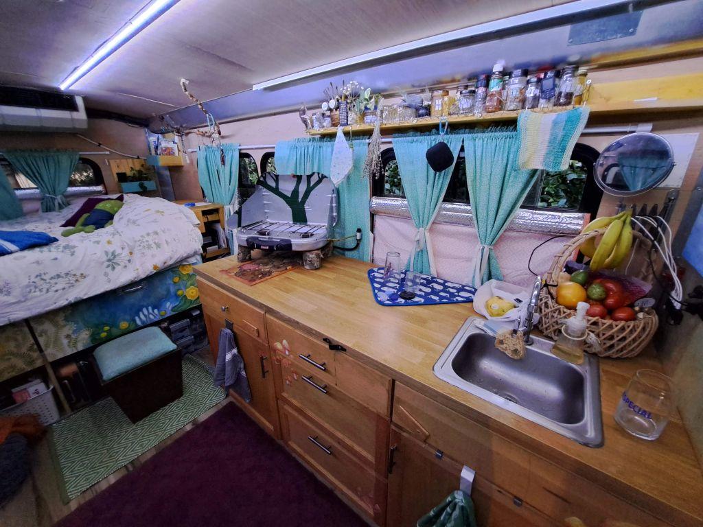 Ford E350 Super Duty Cutaway - Thumbnail 19