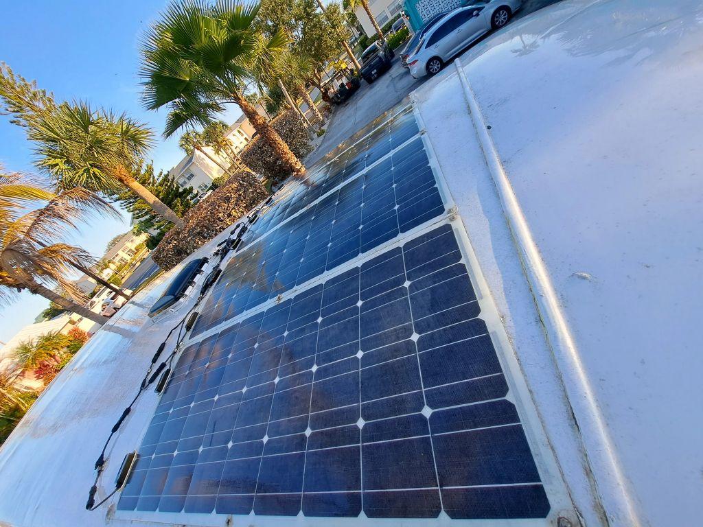 Ford E350 Super Duty Cutaway - Thumbnail 2