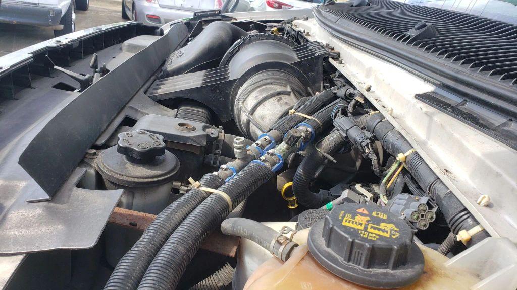 Ford E350 Super Duty Cutaway - Thumbnail 17