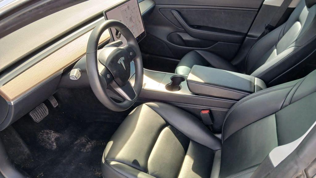 Tesla Model 3 - Thumbnail 15