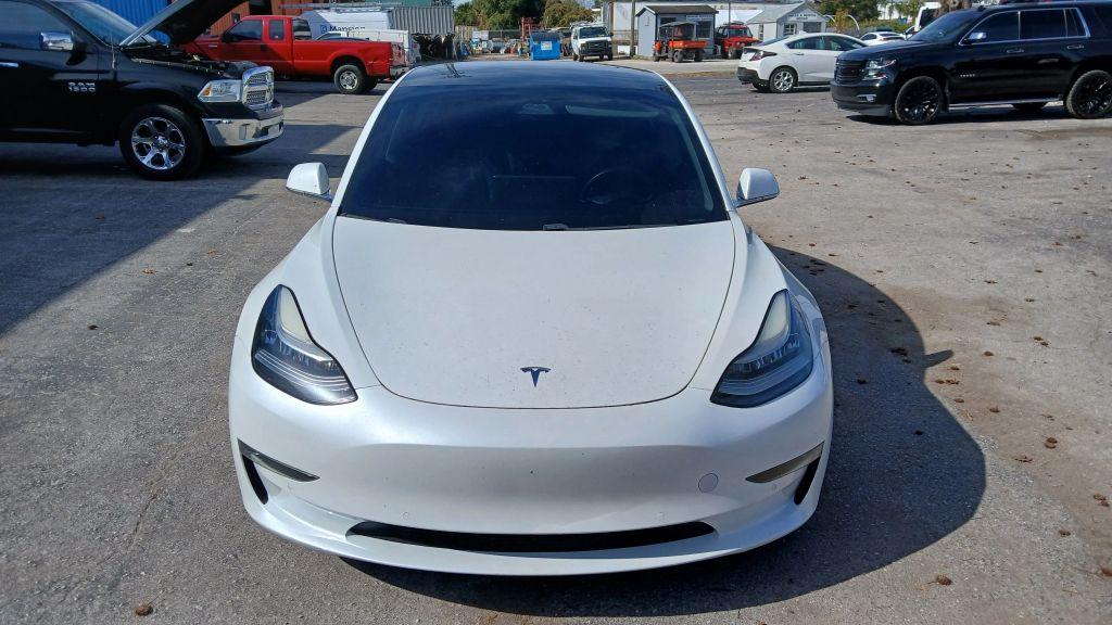 Tesla Model 3 - Thumbnail 13
