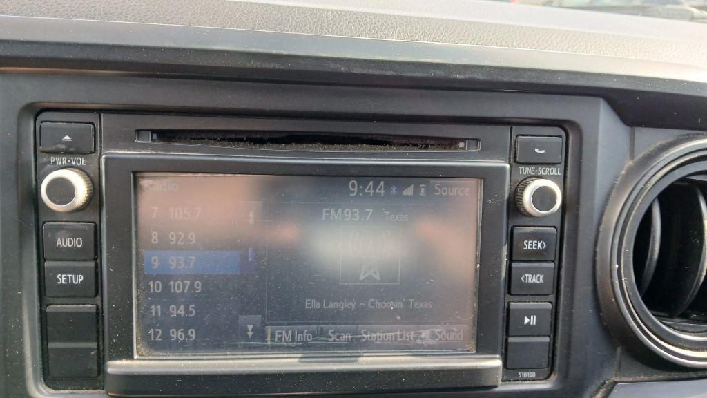 Toyota Tacoma Access Cab - Thumbnail 5