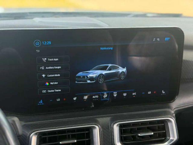 Ford Mustang - Thumbnail 3