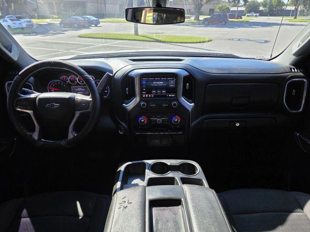 Chevrolet Silverado 1500 Crew Cab - Thumbnail 2