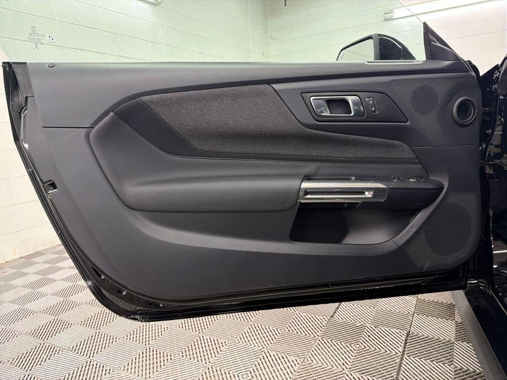 Ford Mustang Ecoboost Rwd 2D Coupe - Thumbnail 17