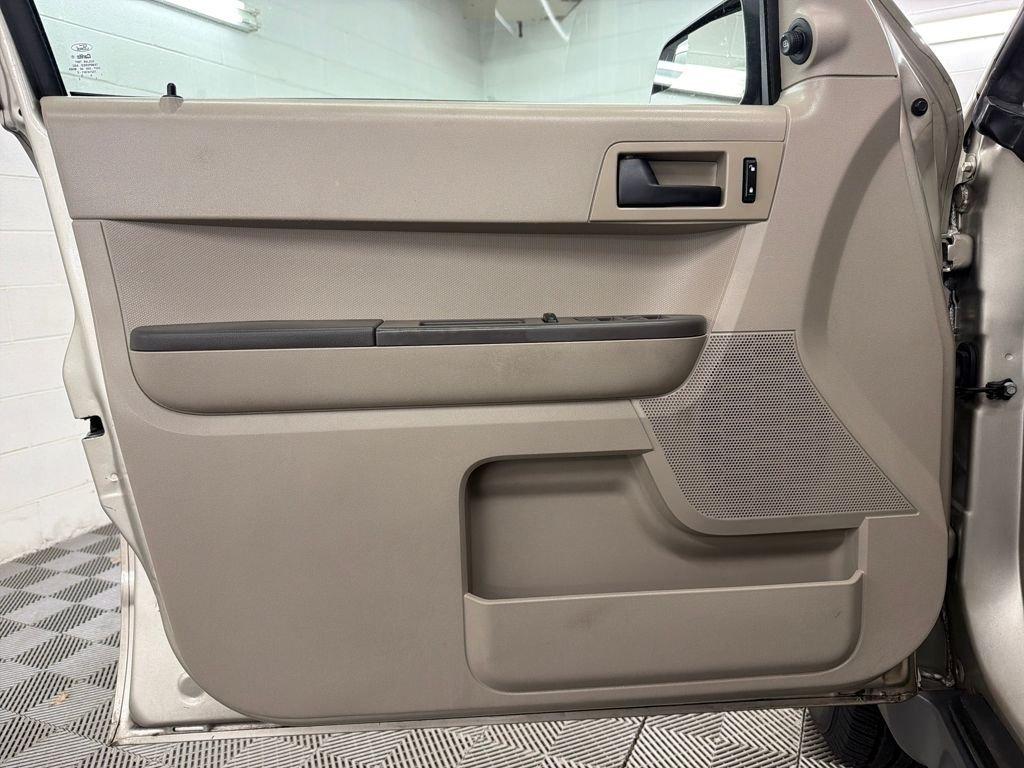 Ford Escape Xls Fwd 4D Sport Utility - Thumbnail 14